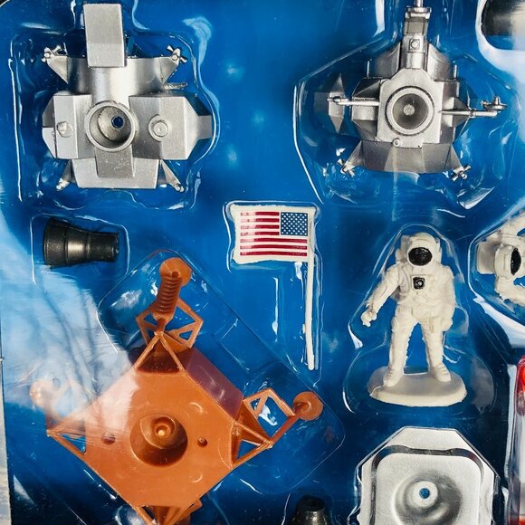 Daron Space Adventure Lunar Rover Playset New in Box - Picture 7 of 12